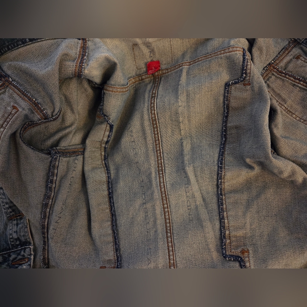Guess Light Ripped Blue Denim Jacket In Excellent Condition! - Picture 4 of 11